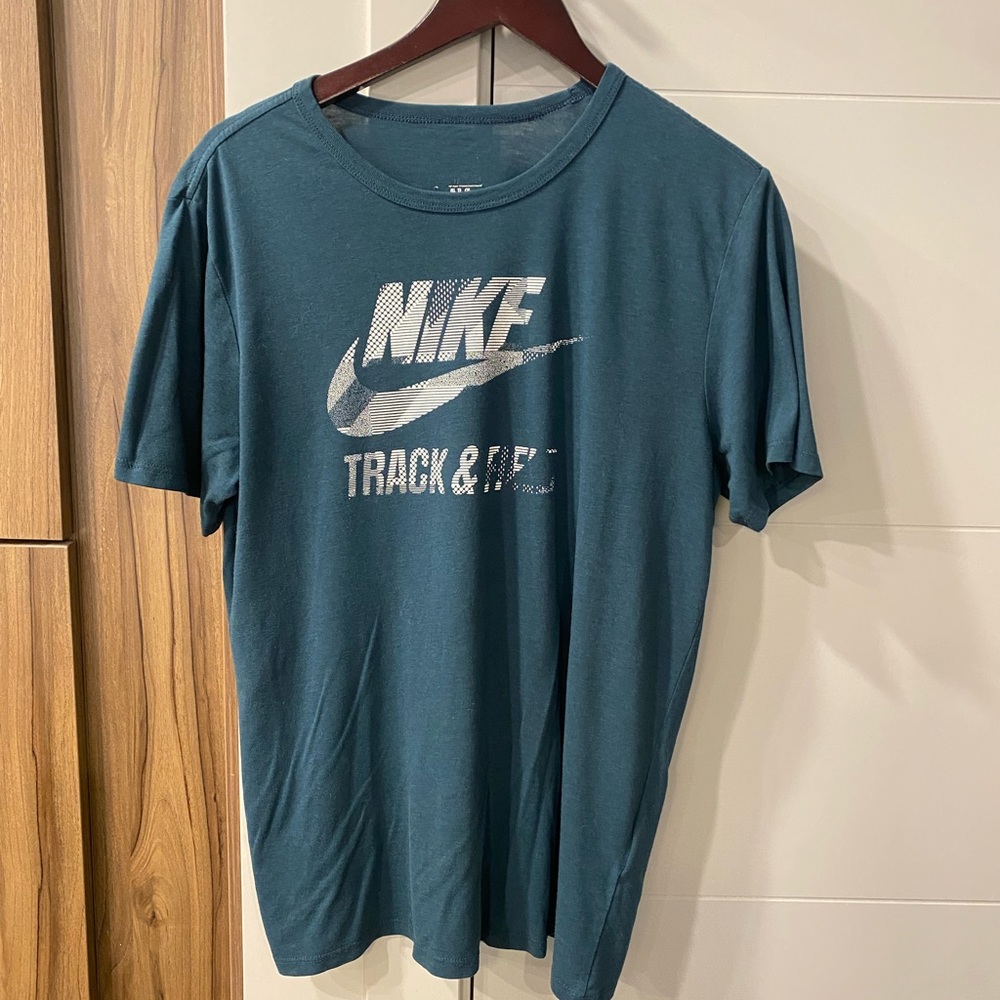 Men’s Nike Tack and Field Shirt | Size L